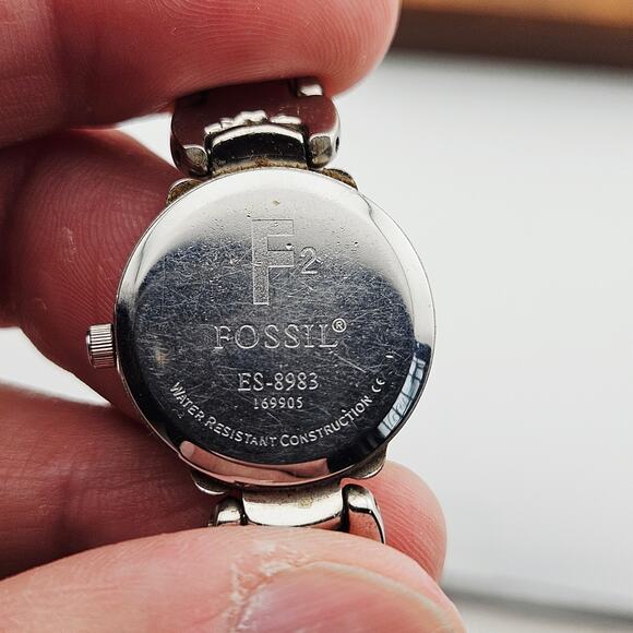 Fossil Women's Silver Tone Black Dial Watch Bracelet Link Style ES-8983 - Picture 6 of 7